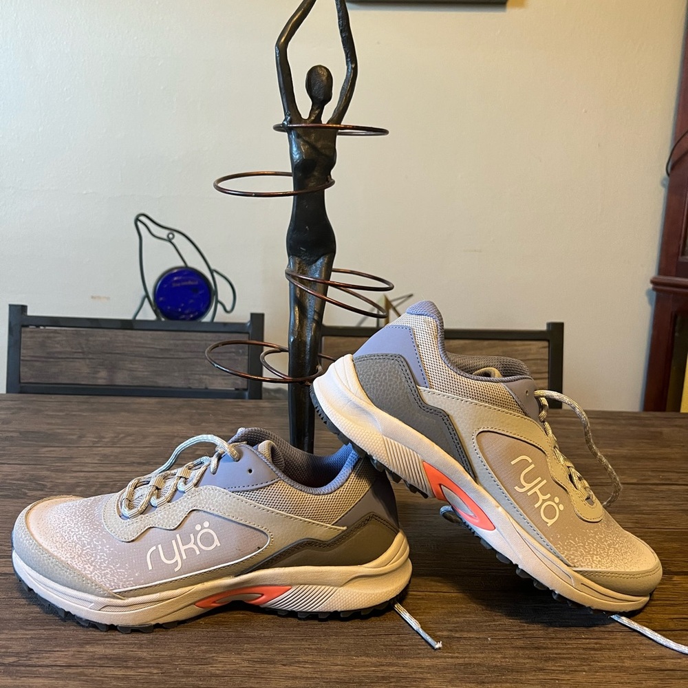Size 8 Ryka tennis shoes